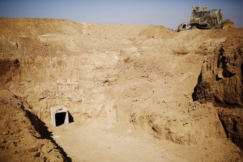 Israelis uncover new tunnel built by Hamas - ảnh 1
